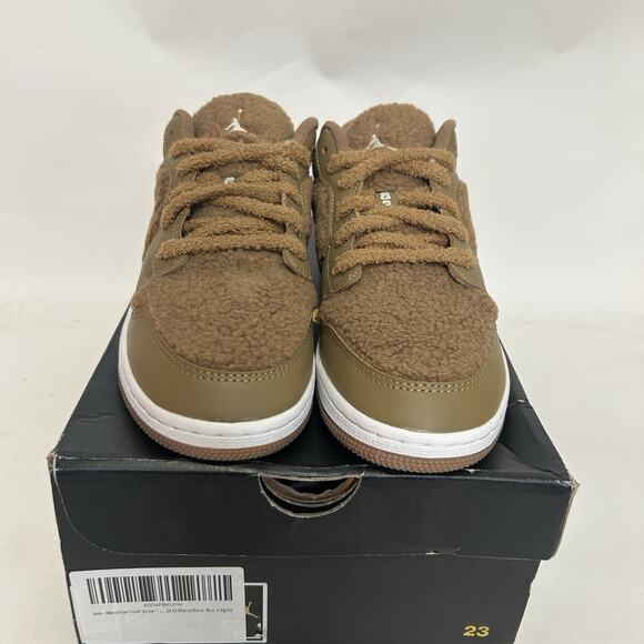 Athletic_Shoes